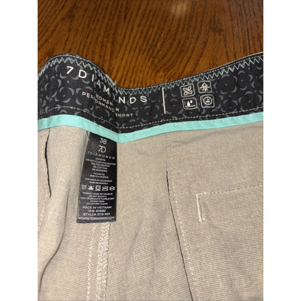 7 Diamonds Momentum Performance Shorts Men's Size 38 Beige Chino Golf